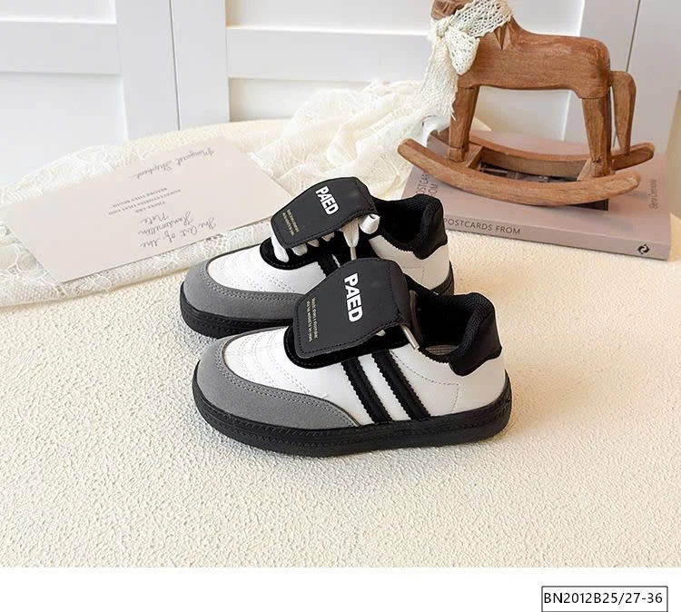 GIÀY THỂ THAO ĐẾ BẰNG LƯỠI LẬT