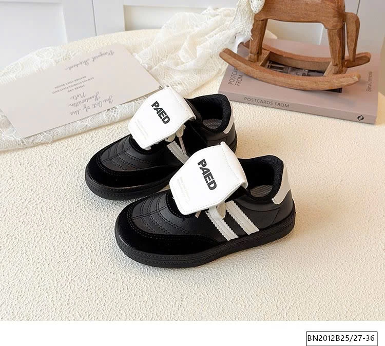 GIÀY THỂ THAO ĐẾ BẰNG LƯỠI LẬT