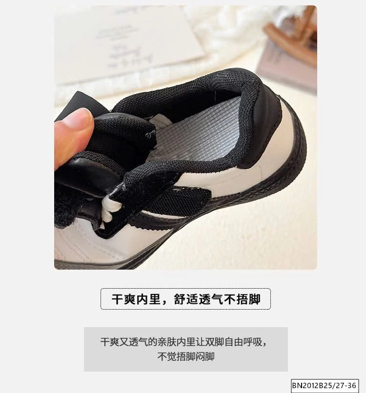 GIÀY THỂ THAO ĐẾ BẰNG LƯỠI LẬT