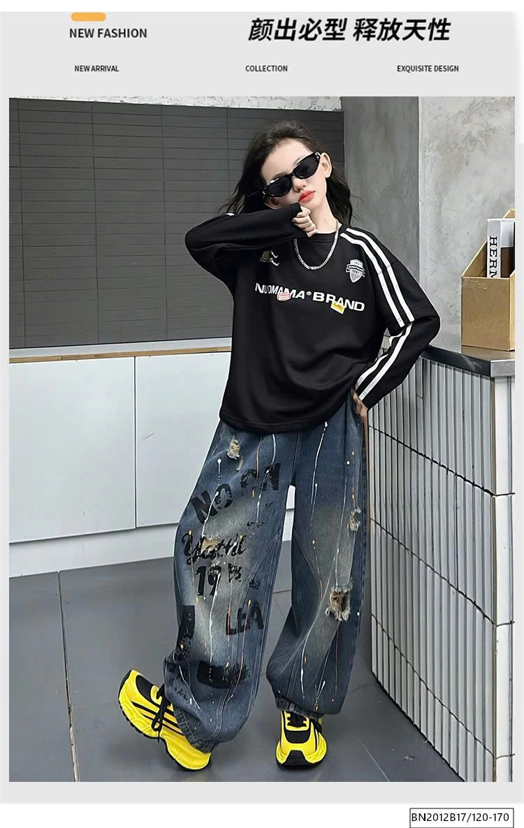 SÉT ÁO ĐEN THỂ THAO MIX QUÀN JEAN RÁCH IN CHỮ