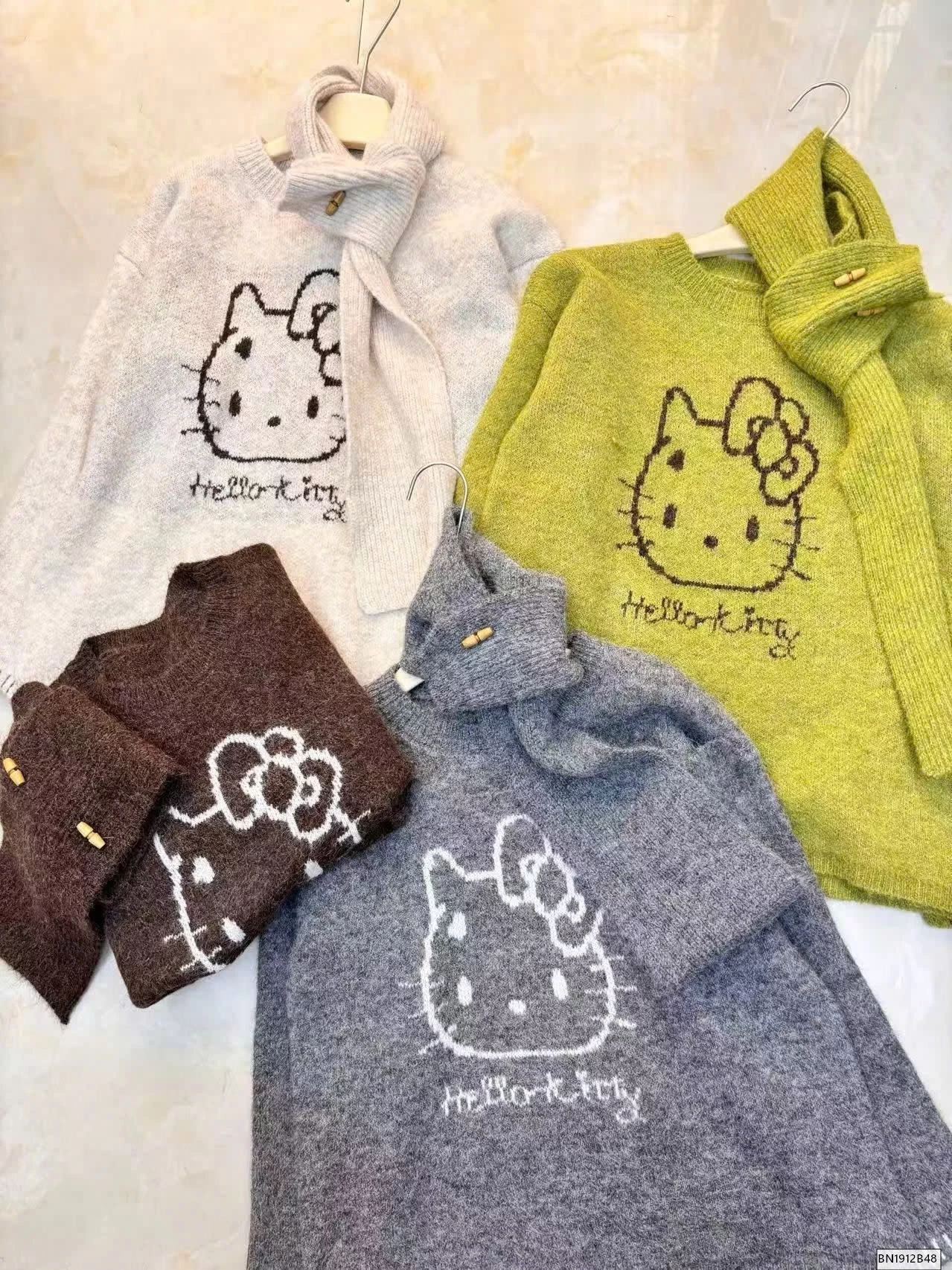 ÁO LEN KITTY KÈM KHĂN