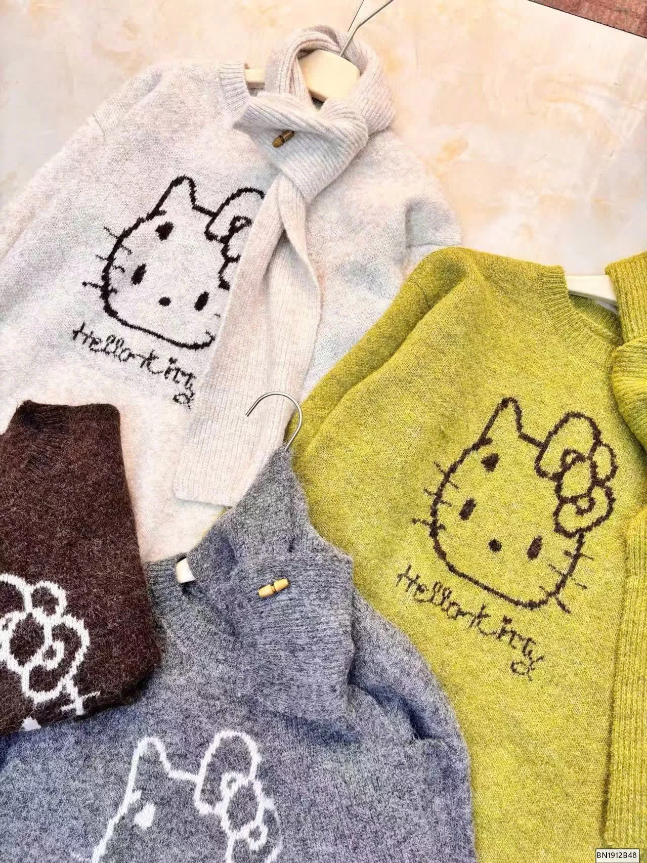 ÁO LEN KITTY KÈM KHĂN