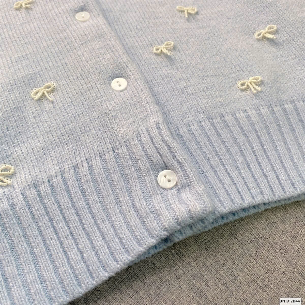 ÁO LEN MỎNG ĐÍNH NƠ