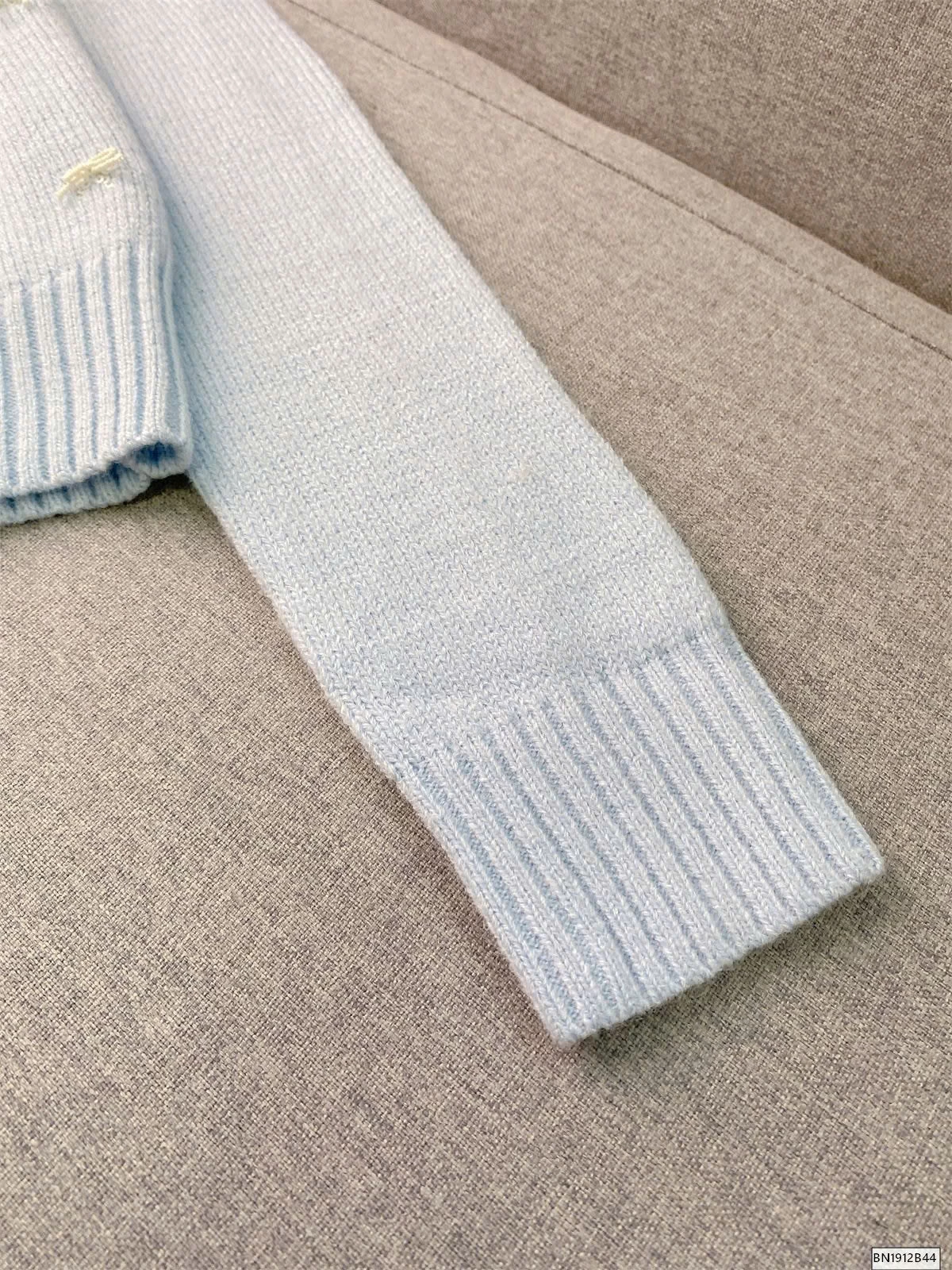 ÁO LEN MỎNG ĐÍNH NƠ