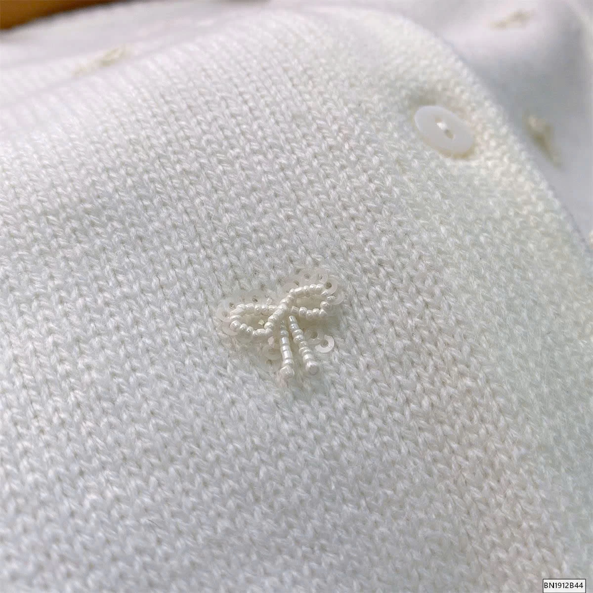 ÁO LEN MỎNG ĐÍNH NƠ