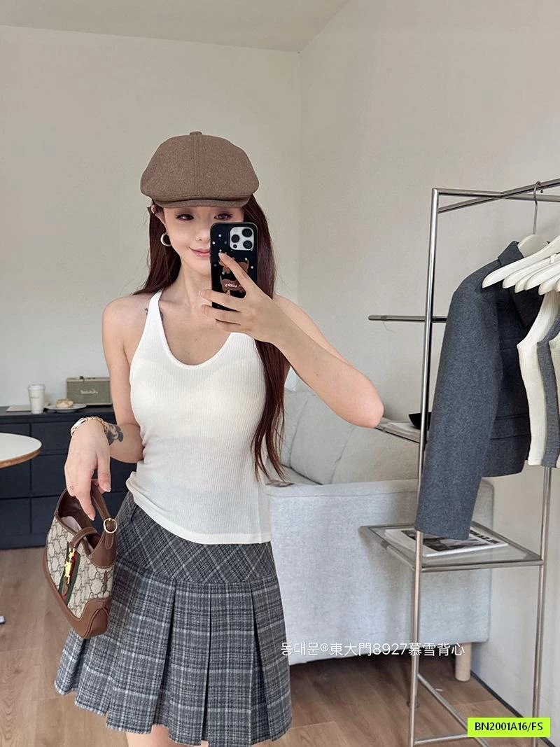 MONTOGHI CỔ YẾM KÈM BRA