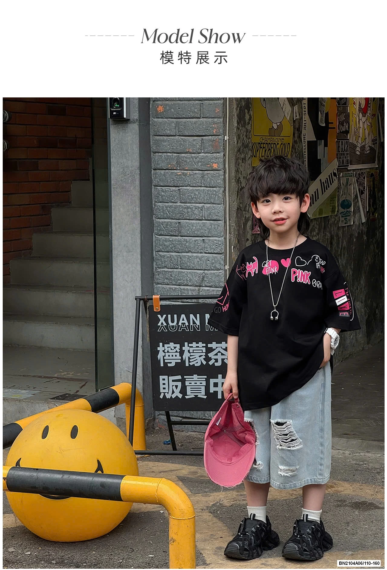 ÁO ĐEN CHỮ HỒNG MIX JEANS RÁCH