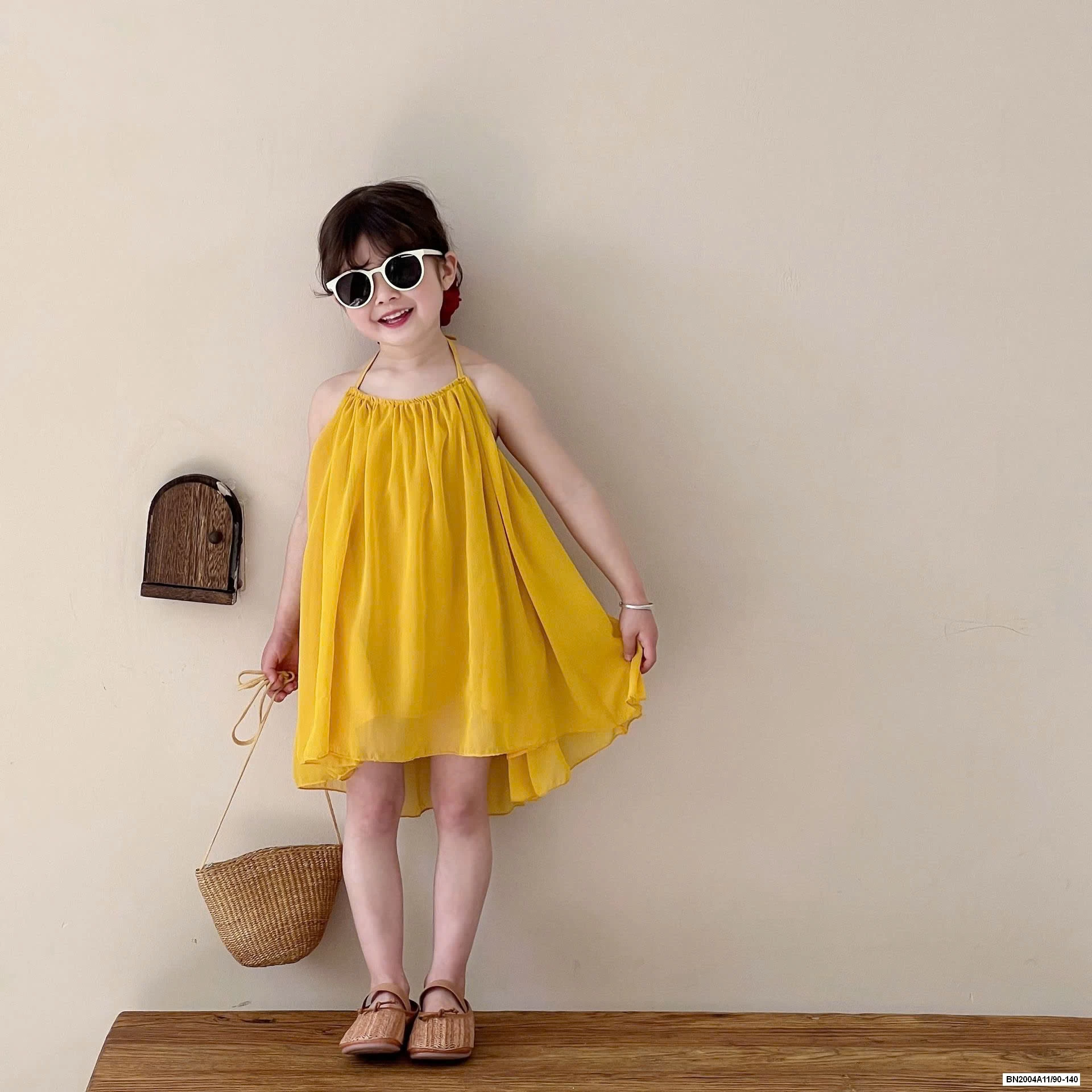 ĐẦM VOAN VÀNG CỔ YẾM