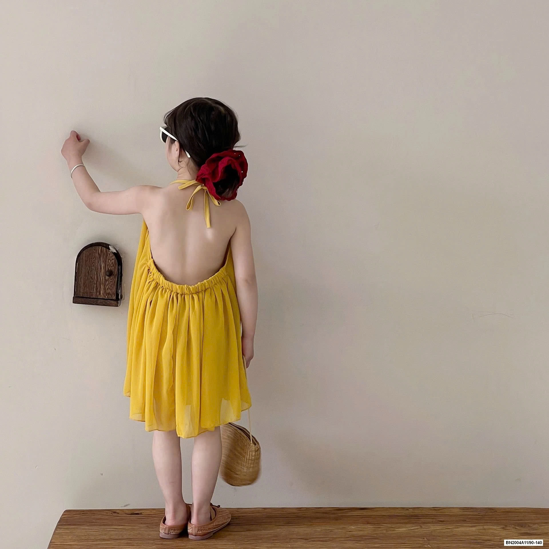 ĐẦM VOAN VÀNG CỔ YẾM