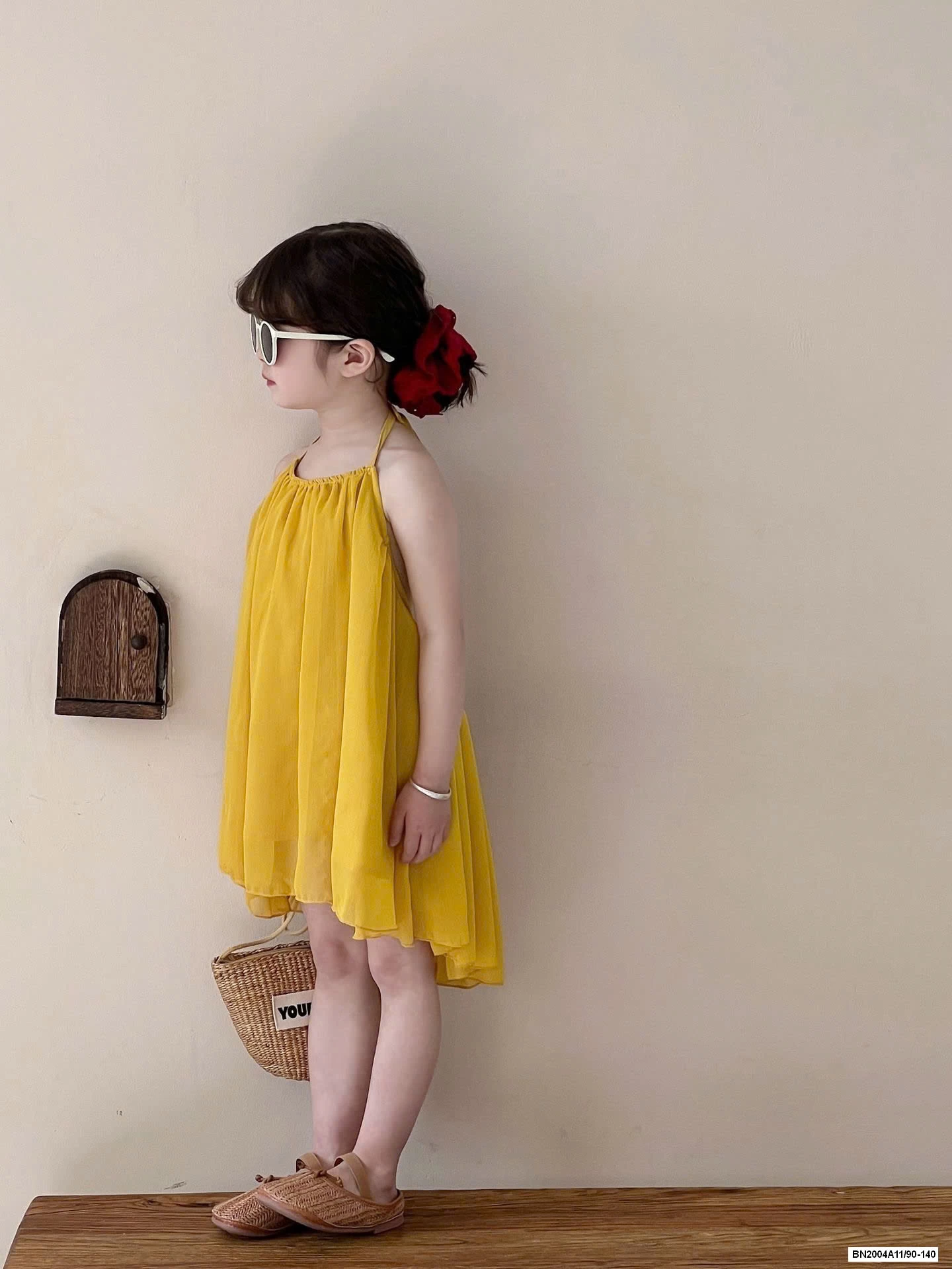 ĐẦM VOAN VÀNG CỔ YẾM