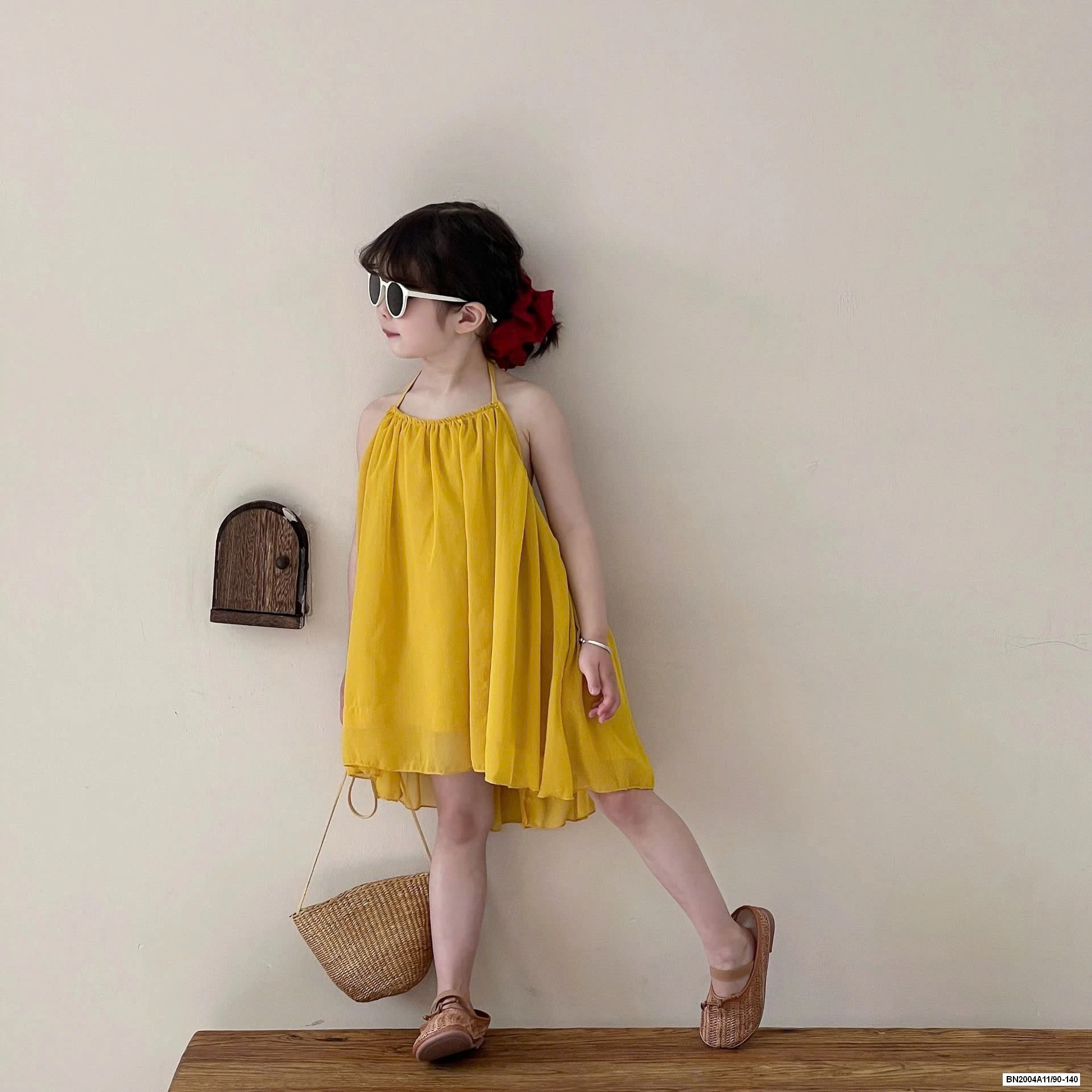 ĐẦM VOAN VÀNG CỔ YẾM