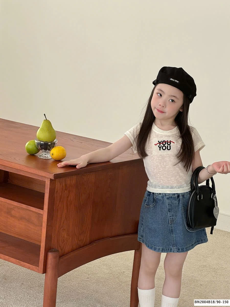 Set áo phông trắng mix chân váy jean