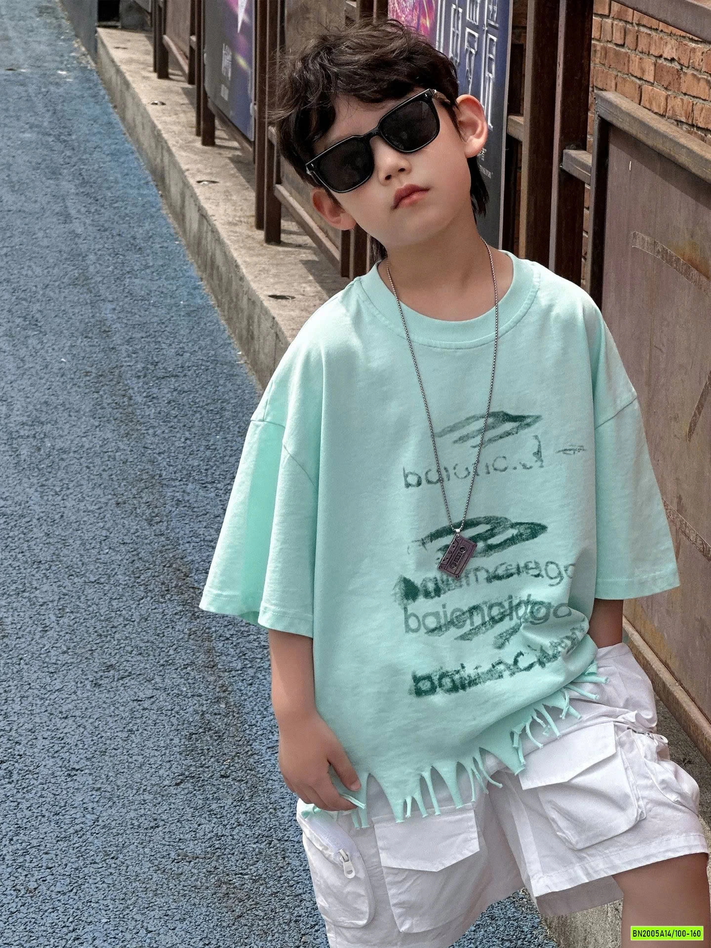 ÁO THUN XANH RÁCH GẤU