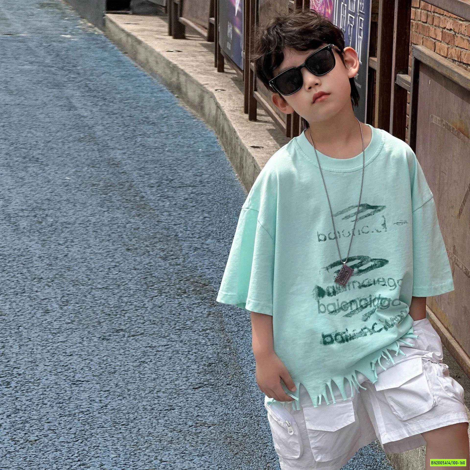 ÁO THUN XANH RÁCH GẤU