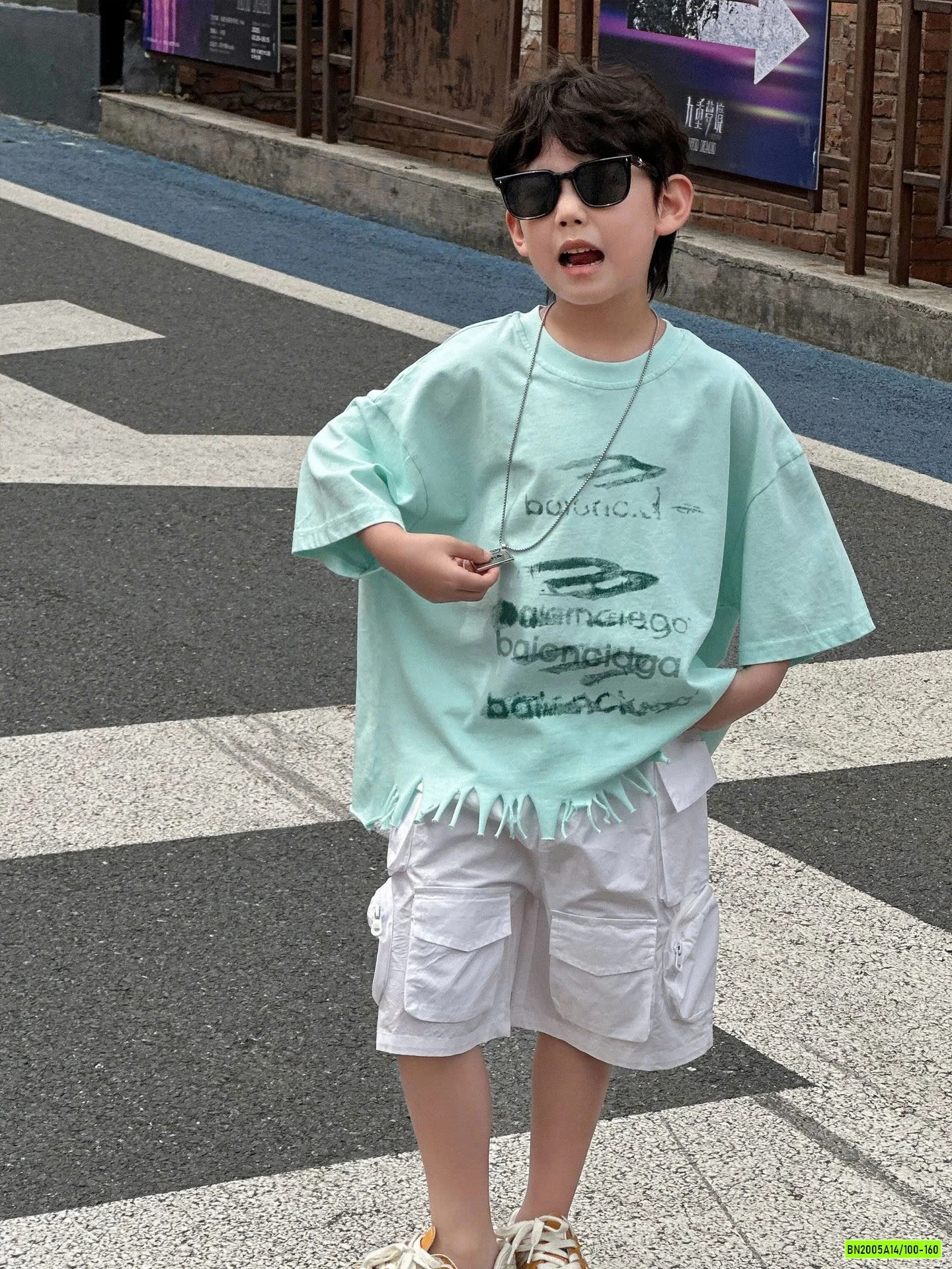 ÁO THUN XANH RÁCH GẤU