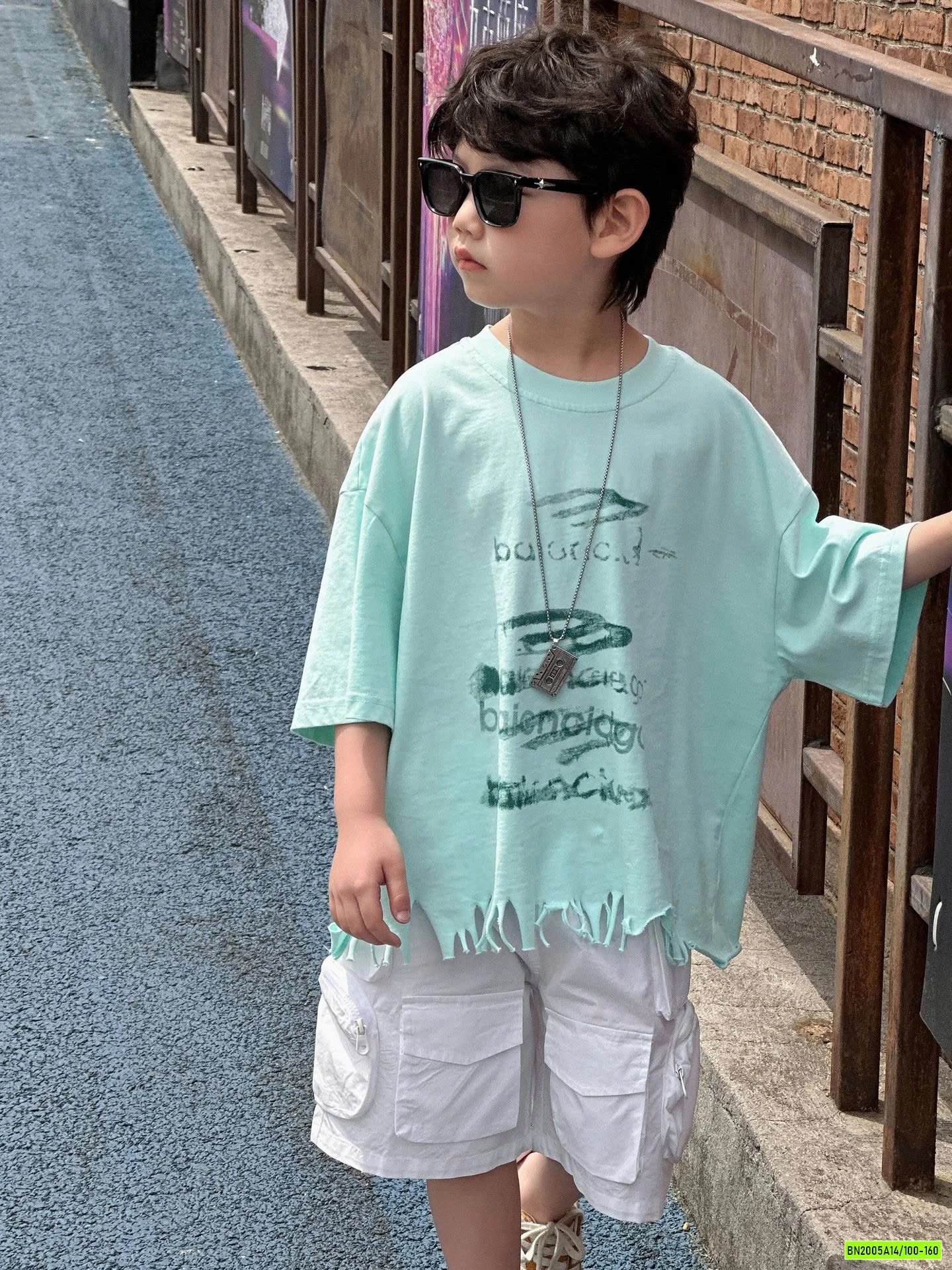 ÁO THUN XANH RÁCH GẤU