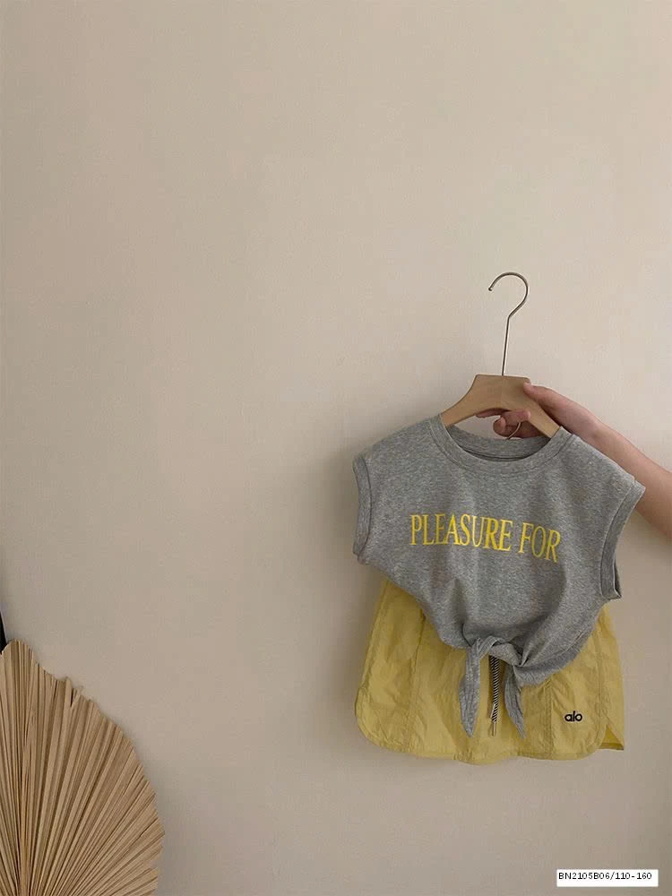 SÉT ÁO THUN XÁM BUỘC NƠ EO MIX QUẦN SHORT VÀNG