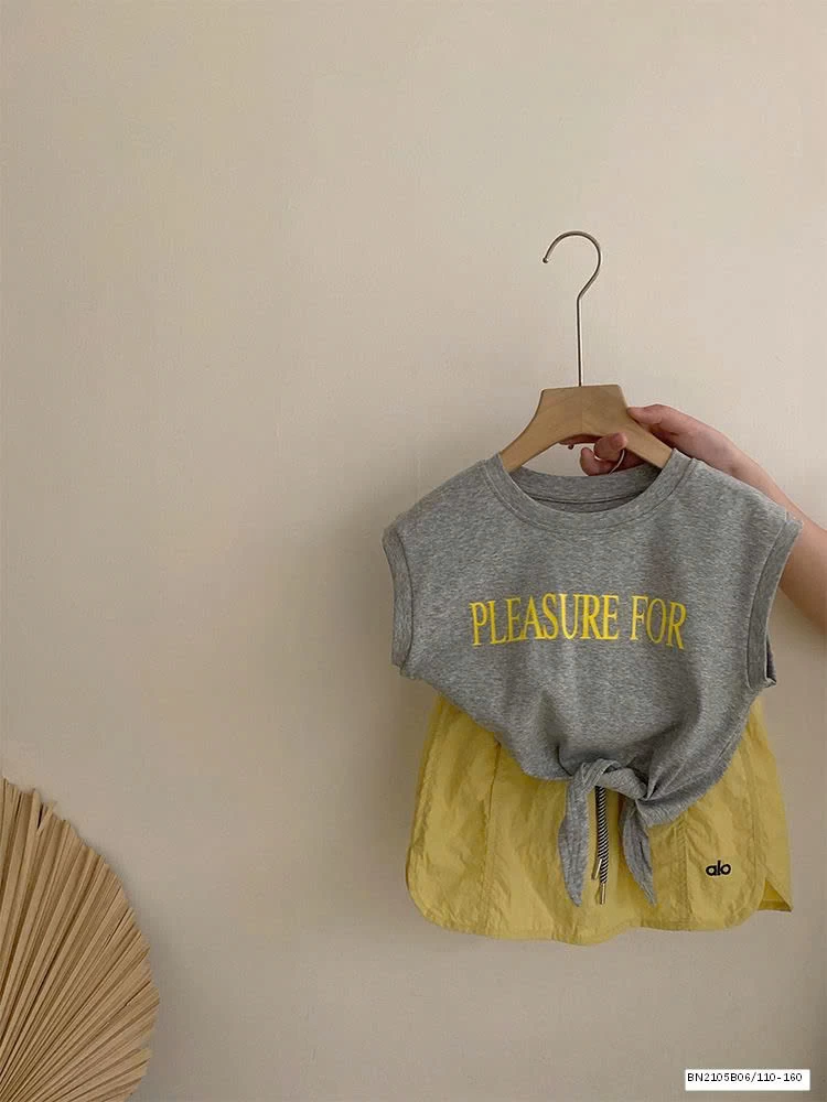 SÉT ÁO THUN XÁM BUỘC NƠ EO MIX QUẦN SHORT VÀNG