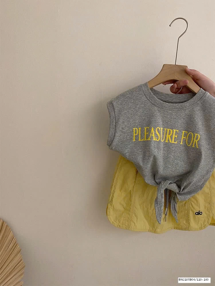 SÉT ÁO THUN XÁM BUỘC NƠ EO MIX QUẦN SHORT VÀNG