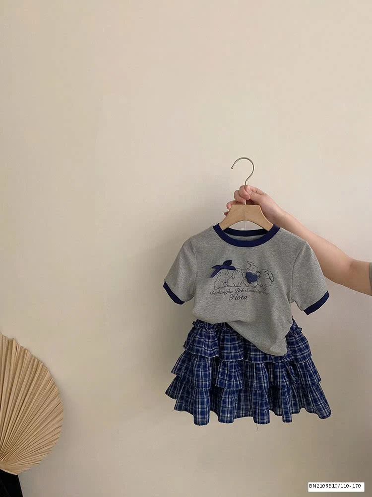 ÁO THUN THỎ XÁM MIX QUẦN VÁY CARO TẦNG BÈO