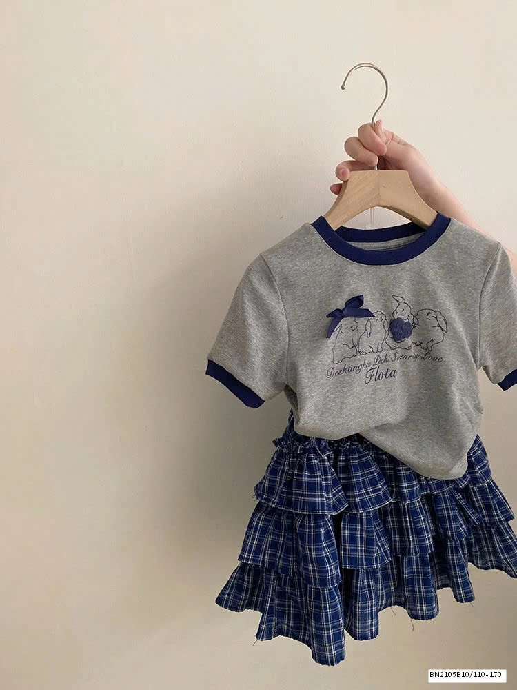 ÁO THUN THỎ XÁM MIX QUẦN VÁY CARO TẦNG BÈO