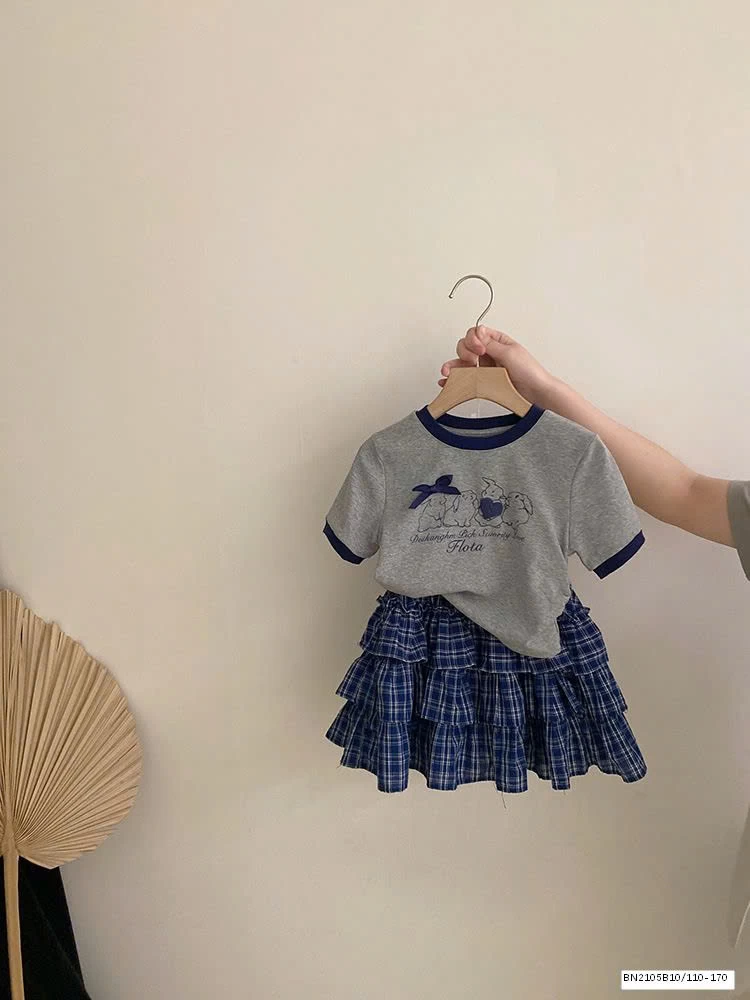 ÁO THUN THỎ XÁM MIX QUẦN VÁY CARO TẦNG BÈO