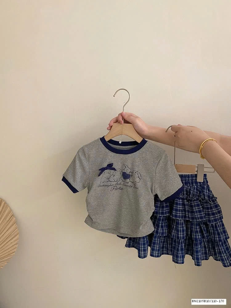 ÁO THUN THỎ XÁM MIX QUẦN VÁY CARO TẦNG BÈO