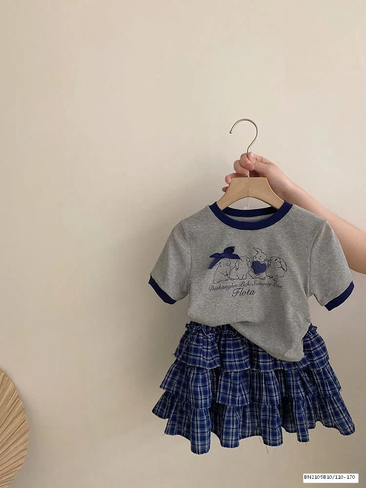 ÁO THUN THỎ XÁM MIX QUẦN VÁY CARO TẦNG BÈO