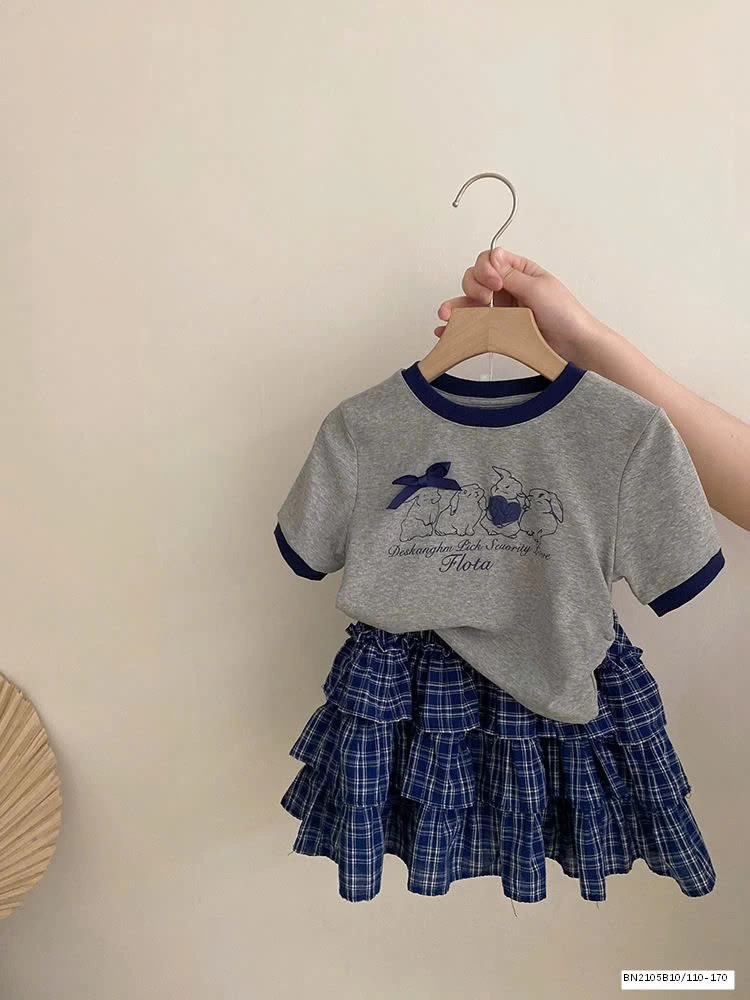 ÁO THUN THỎ XÁM MIX QUẦN VÁY CARO TẦNG BÈO