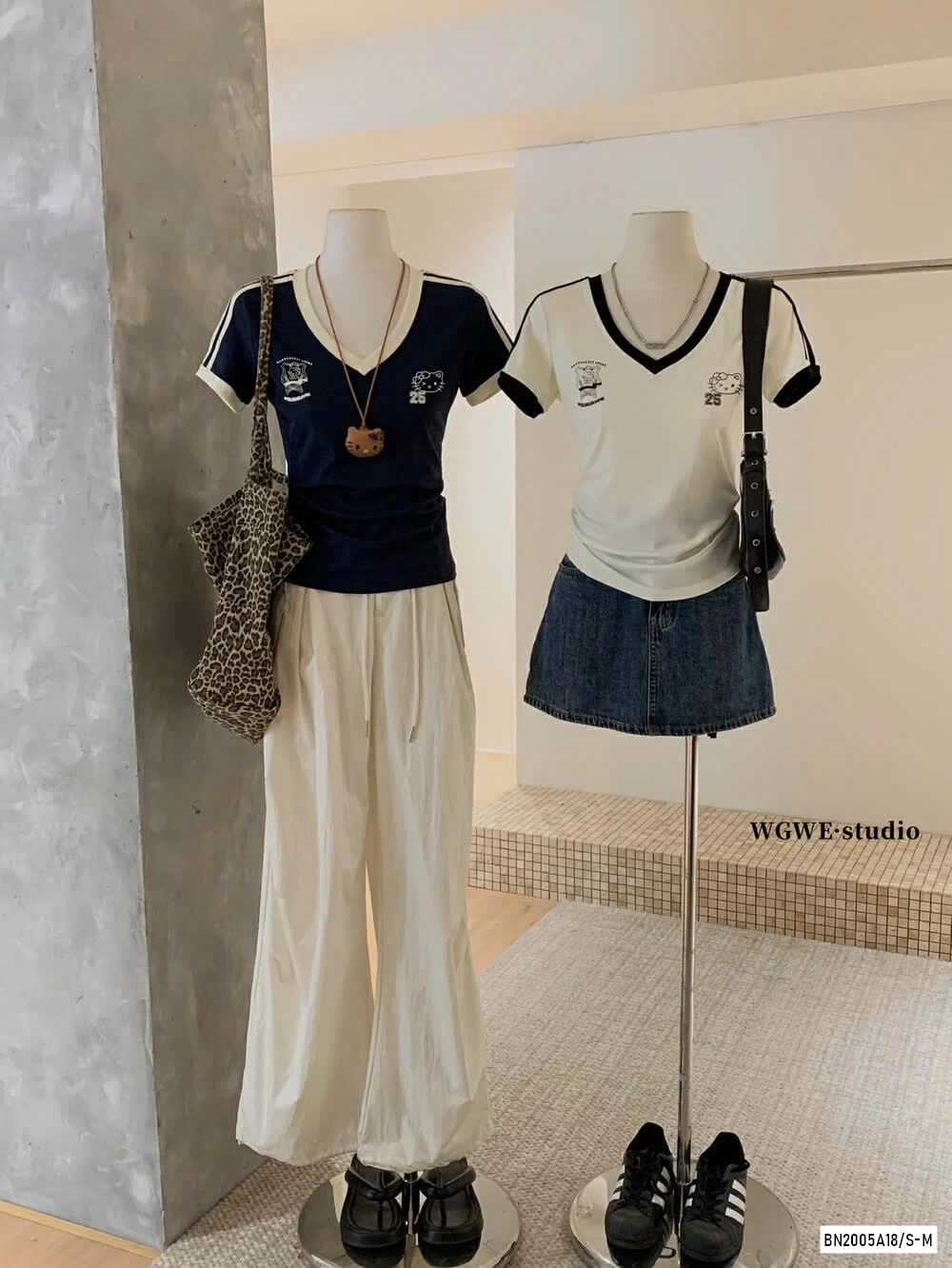 ÁO CỔ V KITTY WG.WE