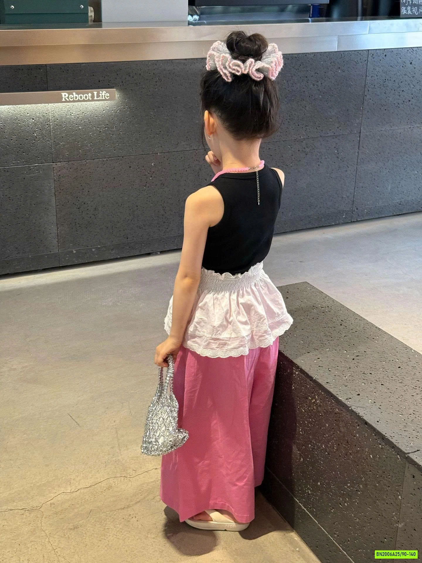 ÁO SÁT NÁCH MIX QUẦN SUÔNG HỒNG