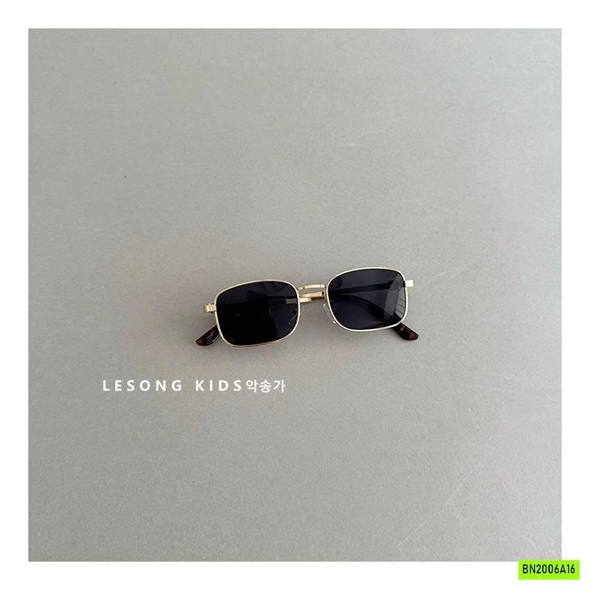 KÍNH THỜI TRANG MẮT VUÔNG