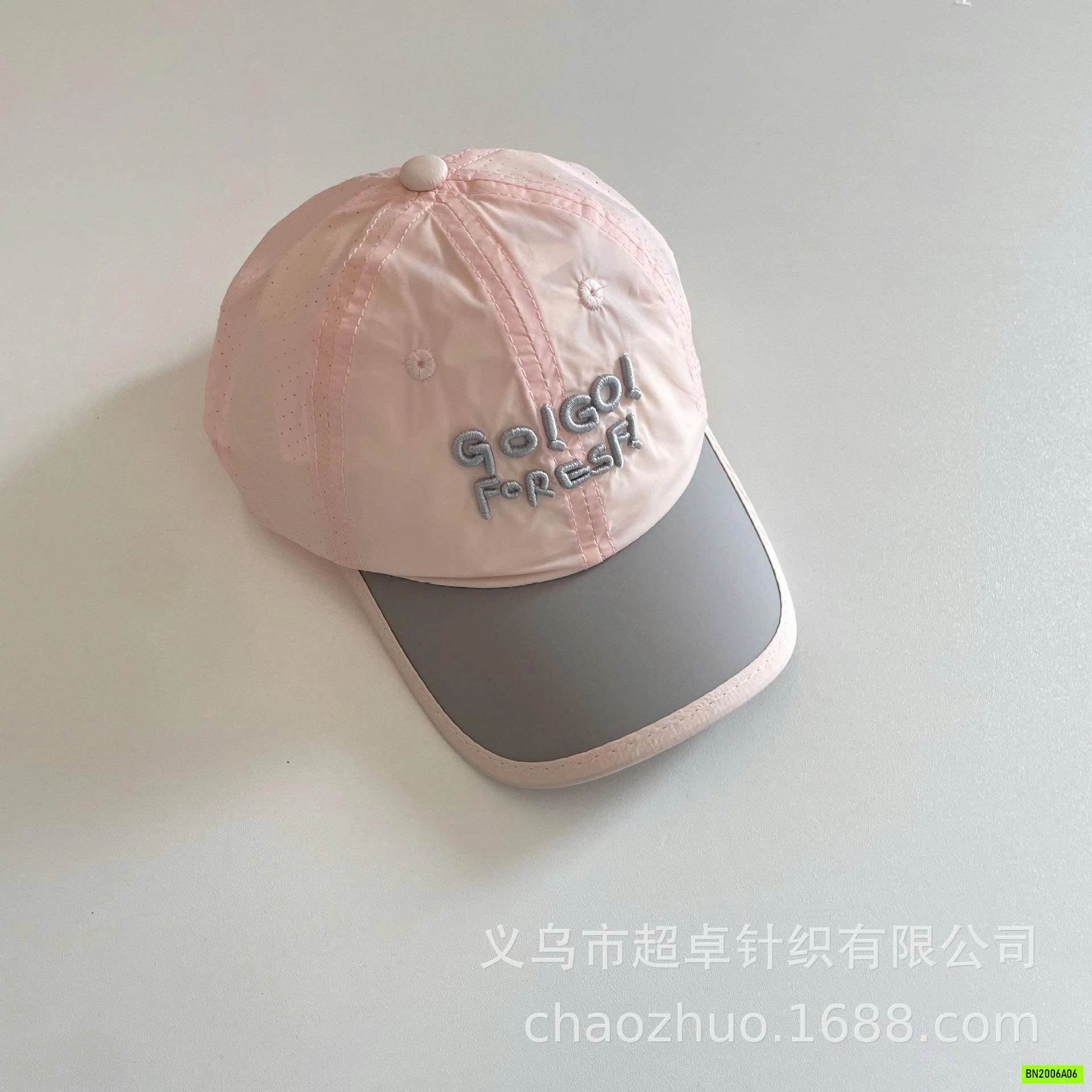 MŨ KẾT GIÓ PHỐI MÀU THÊU CHỮ