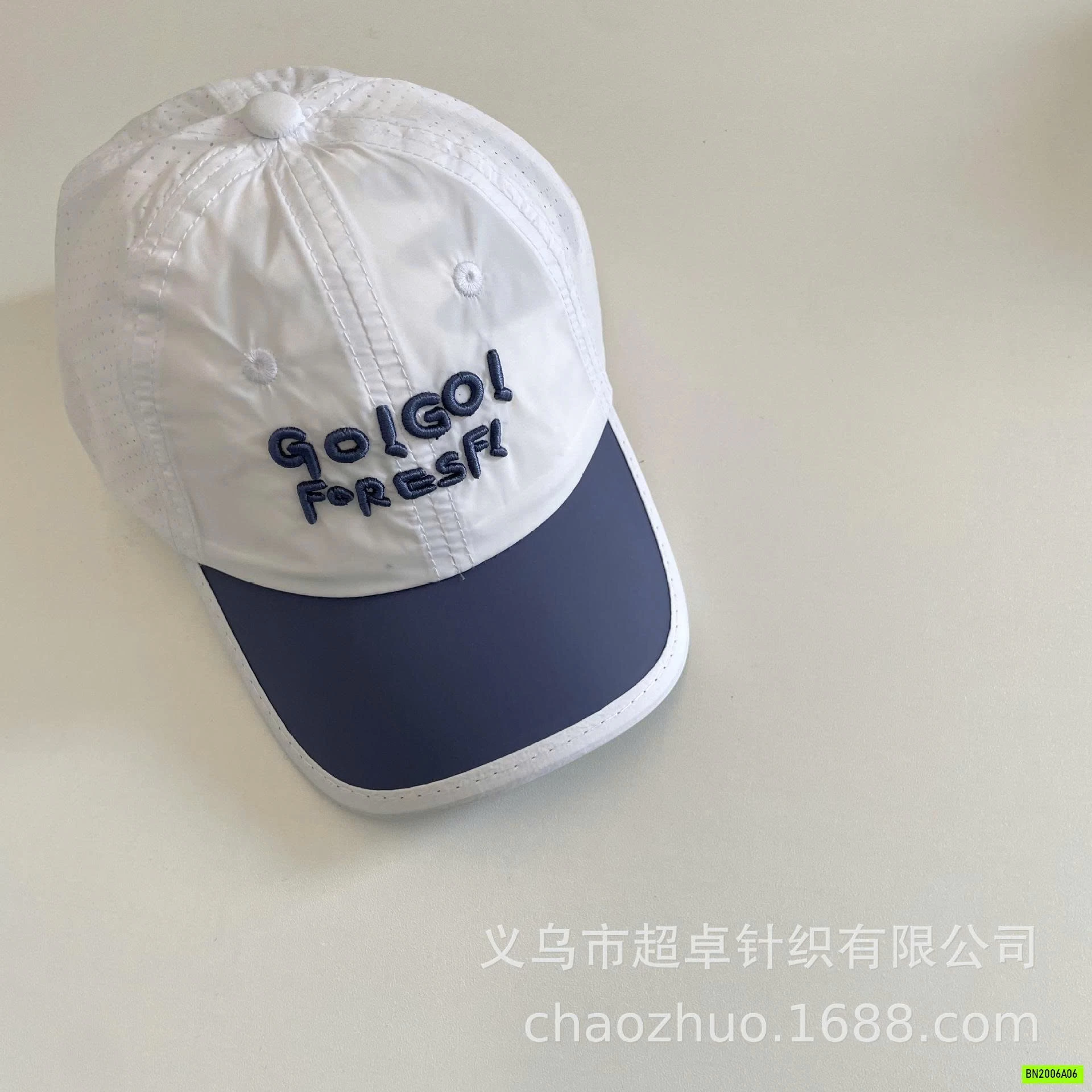 MŨ KẾT GIÓ PHỐI MÀU THÊU CHỮ