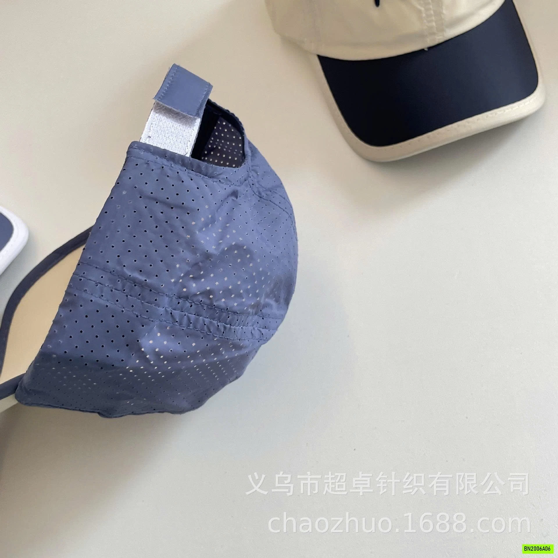 MŨ KẾT GIÓ PHỐI MÀU THÊU CHỮ