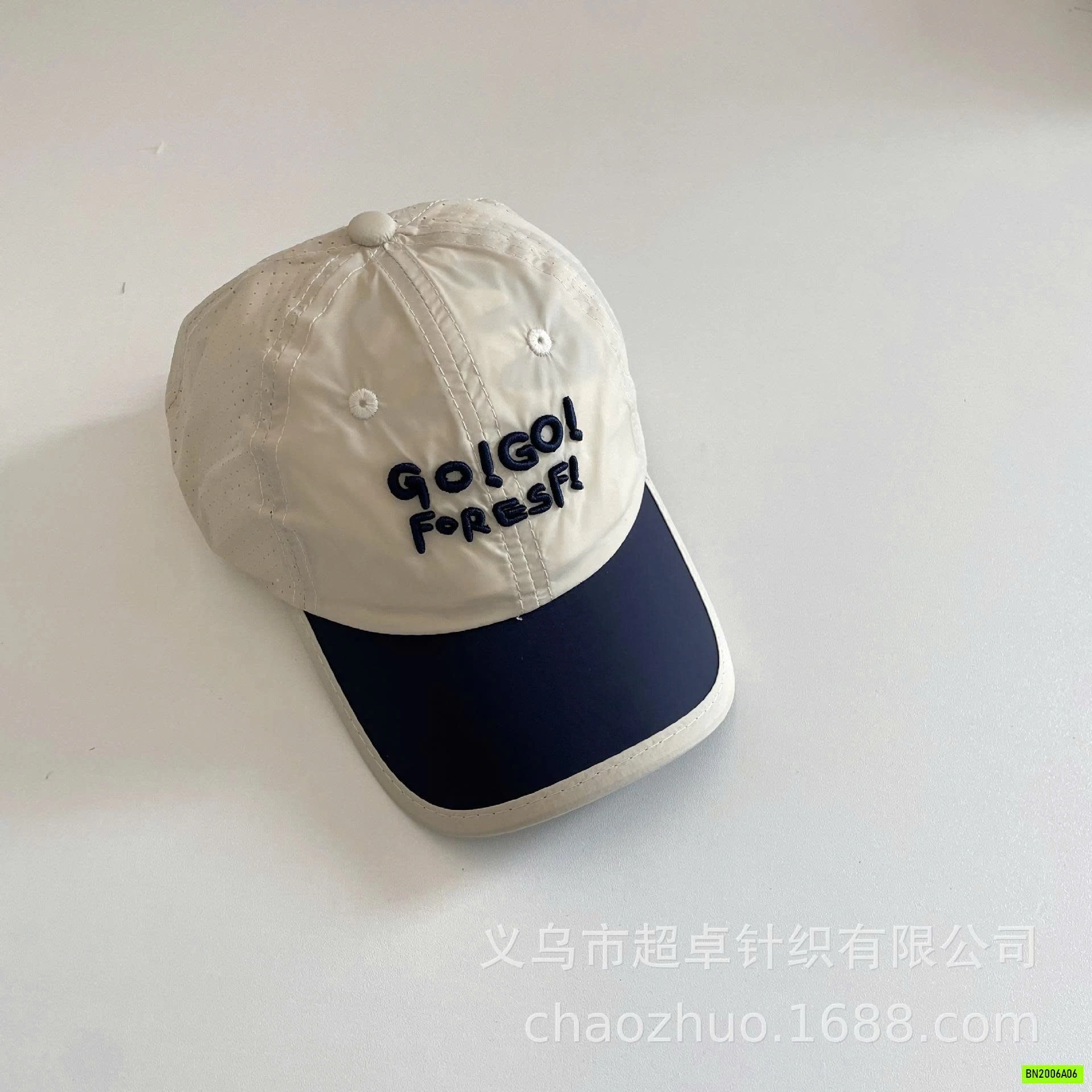 MŨ KẾT GIÓ PHỐI MÀU THÊU CHỮ