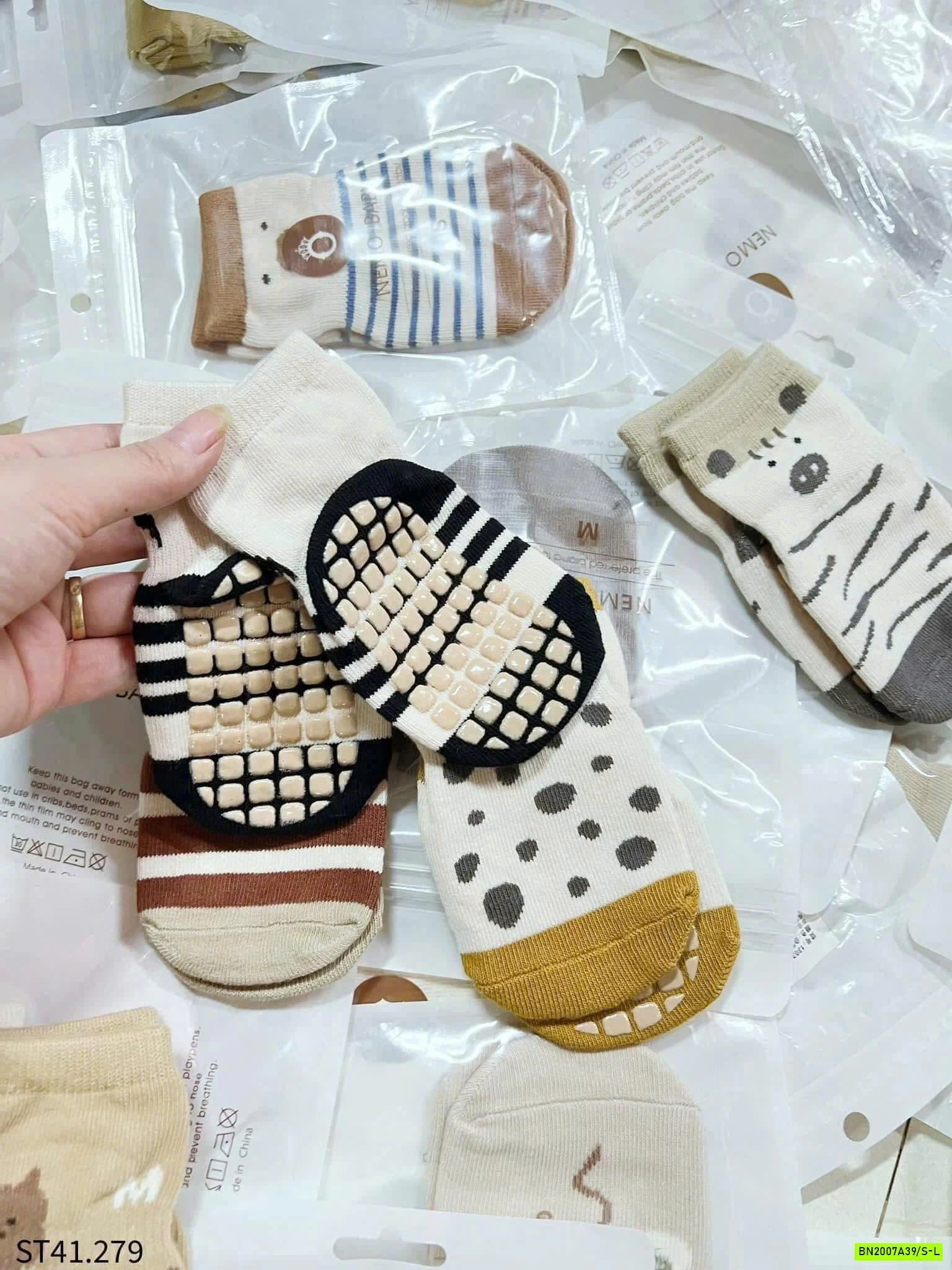 SÉT 5Đ TẤT CHỐNG TRƯỢT NEMO