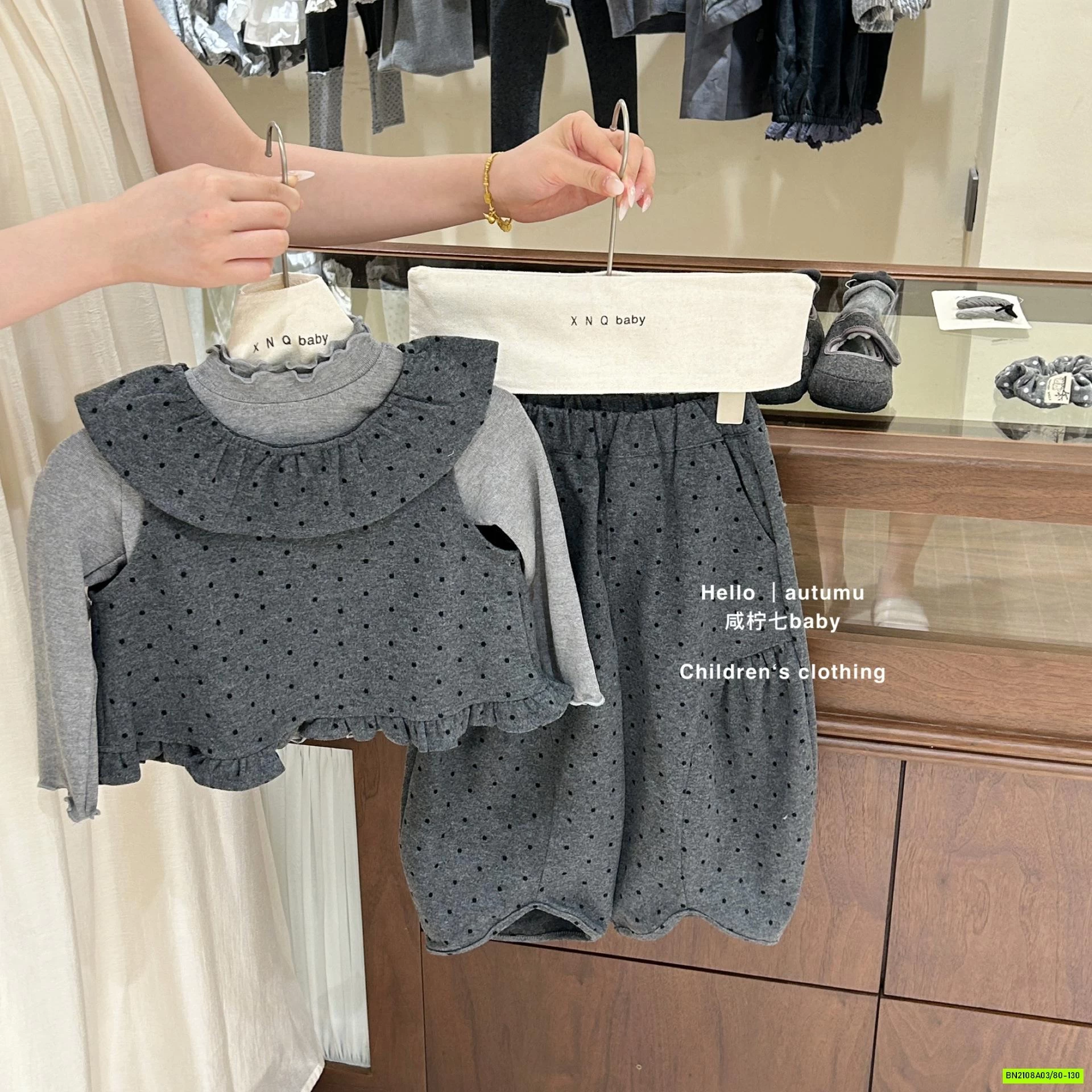 SÉT NỈ CHẤM BI XÁM 3 CHI TIẾT