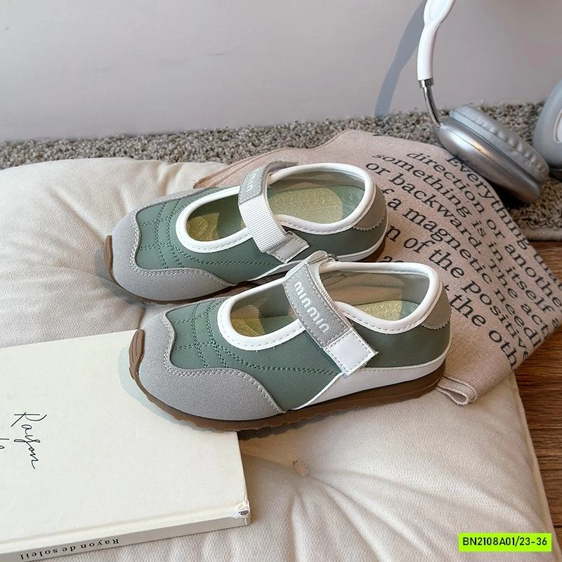 GIÀY SLIPON PHỐI MÀU QUAI DÁN