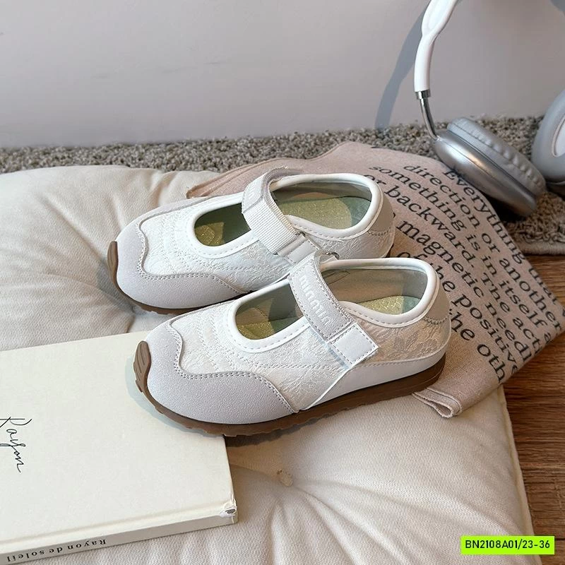 GIÀY SLIPON PHỐI MÀU QUAI DÁN