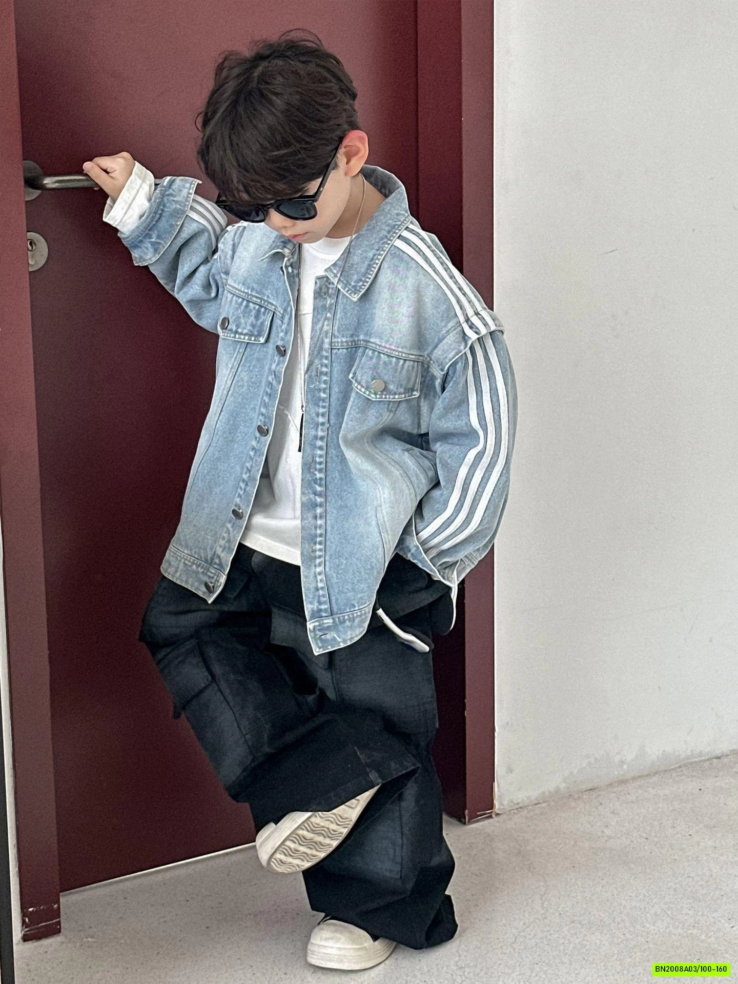 KHOÁC JEANS SỌC VAI CÁ TÍNH