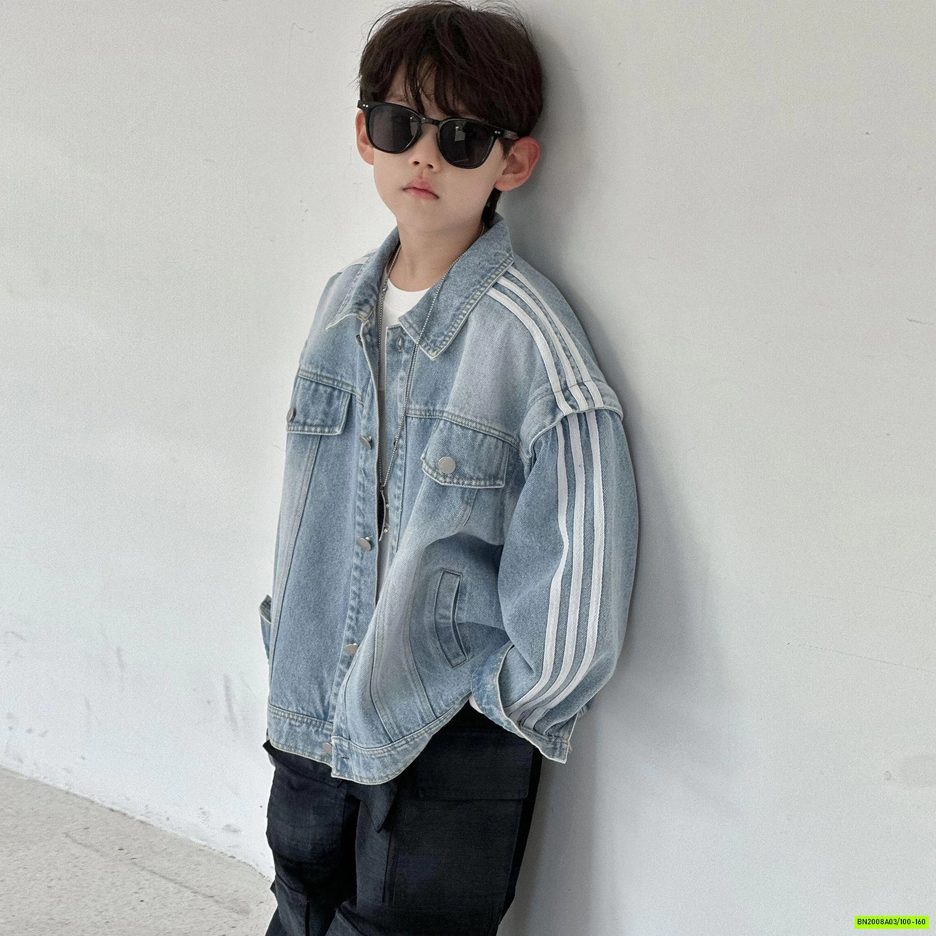 KHOÁC JEANS SỌC VAI CÁ TÍNH