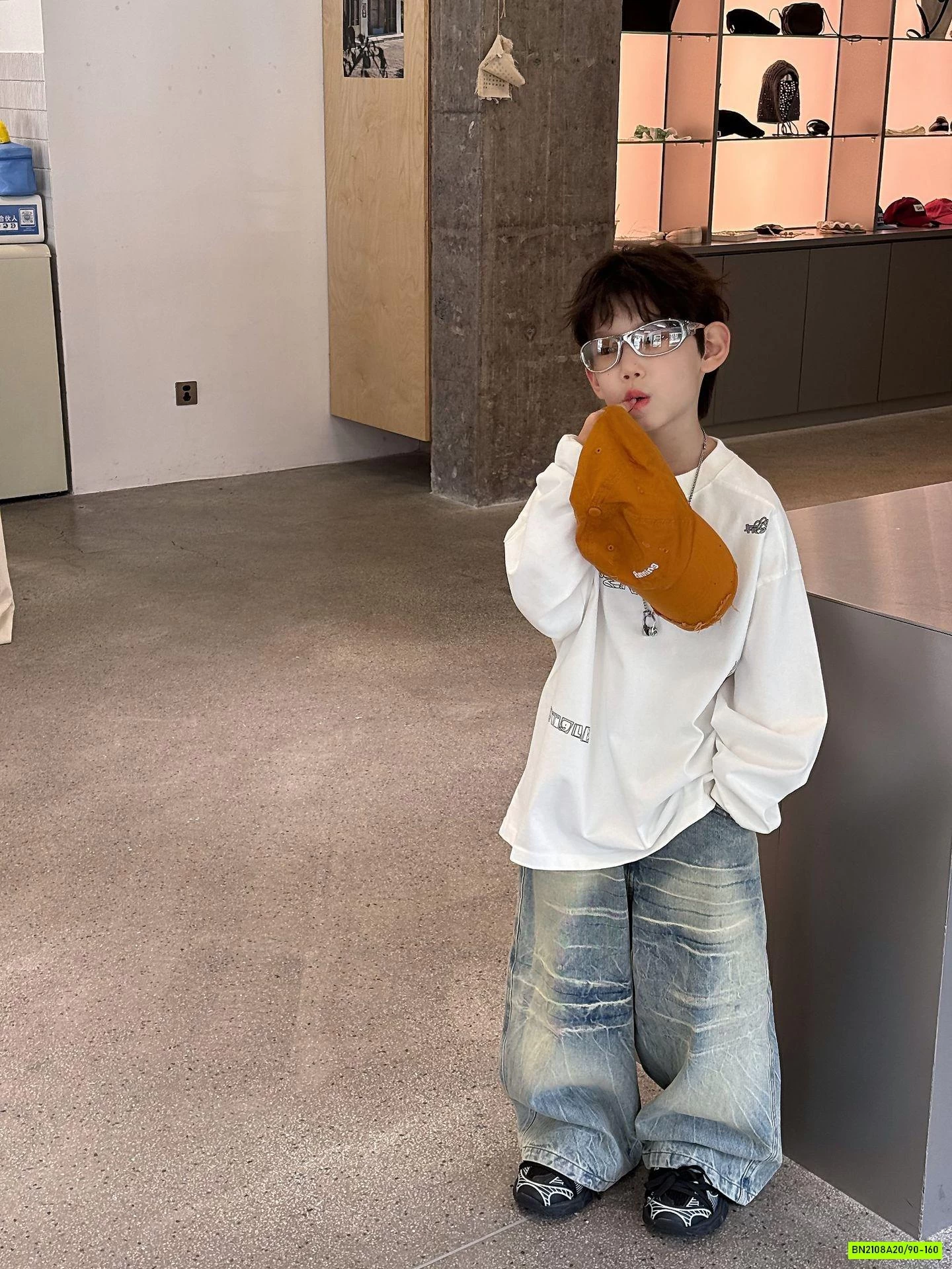 ÁO THUN TRẮNG IN CHỮ LƯNG