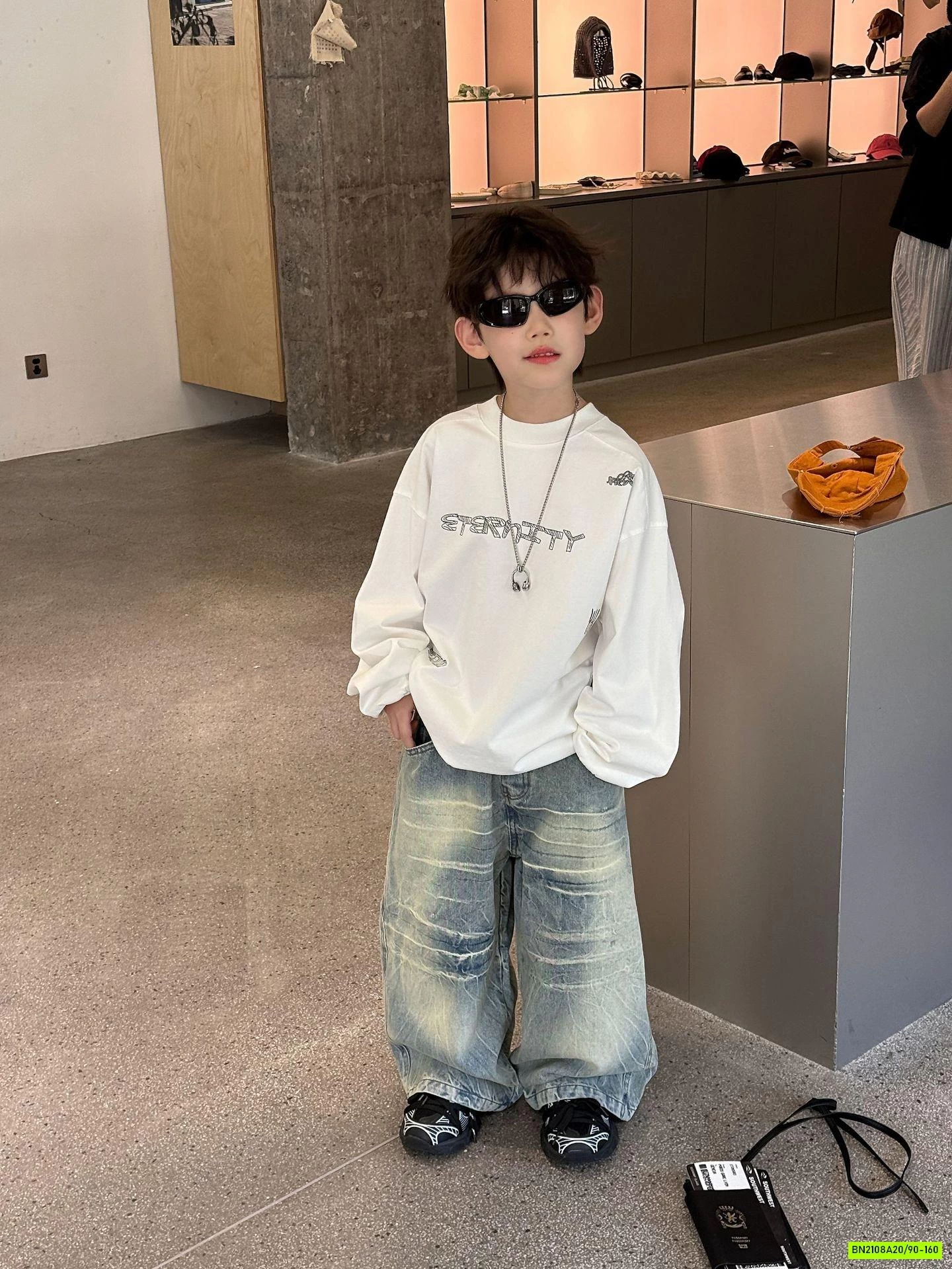 ÁO THUN TRẮNG IN CHỮ LƯNG