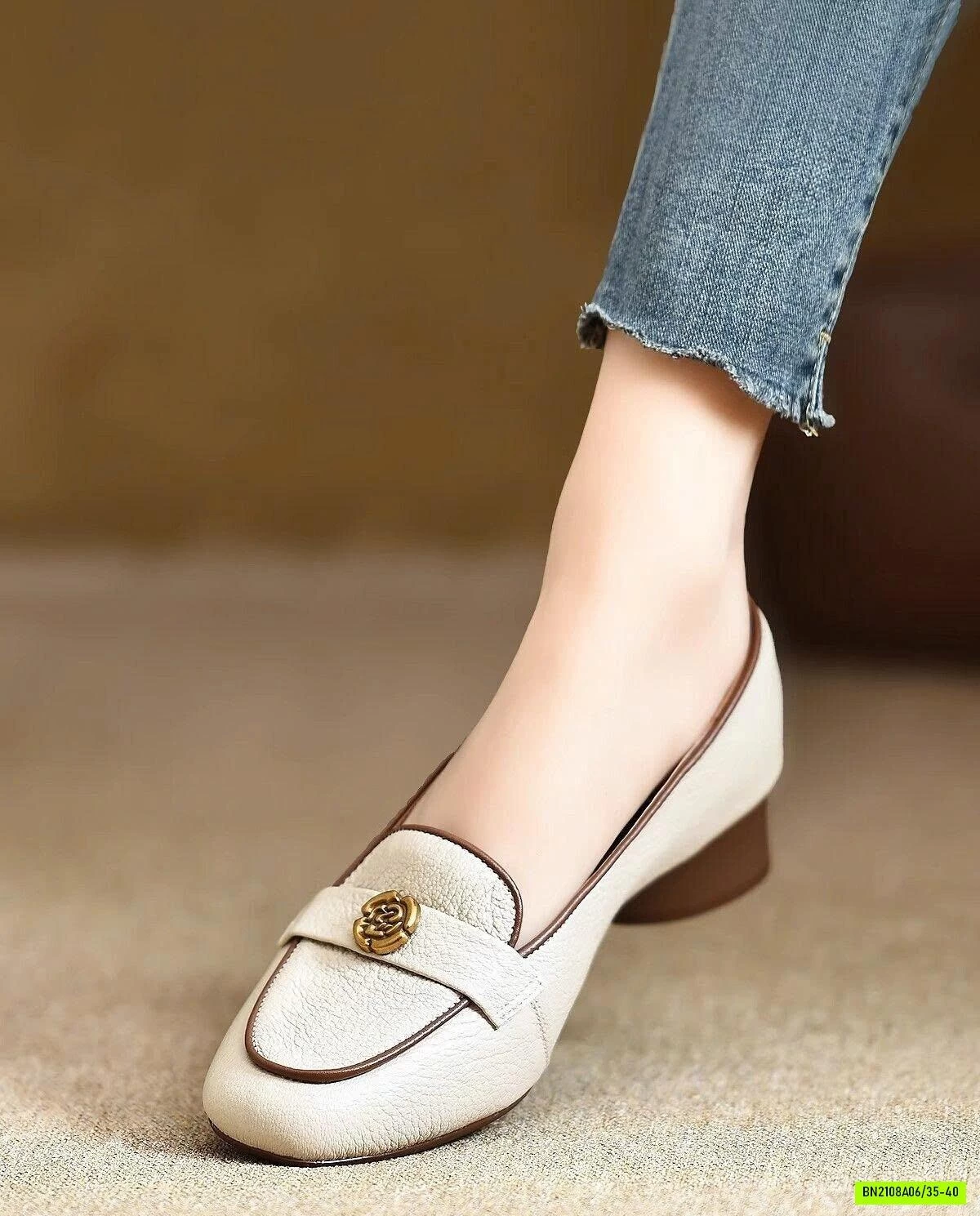 GIÀY LOAFER NỮ GÓT VUÔNG ĐÍNH HOA