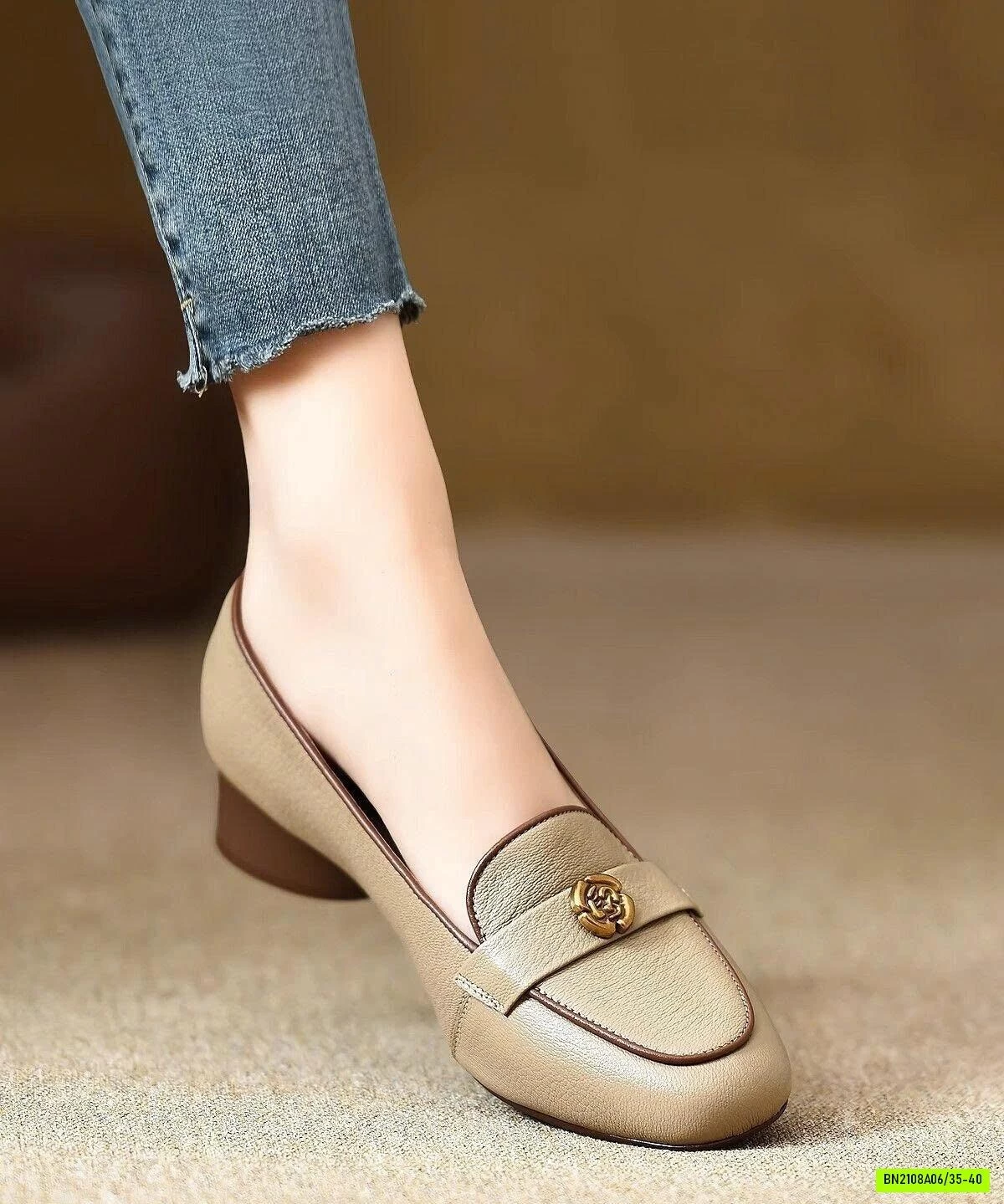 GIÀY LOAFER NỮ GÓT VUÔNG ĐÍNH HOA