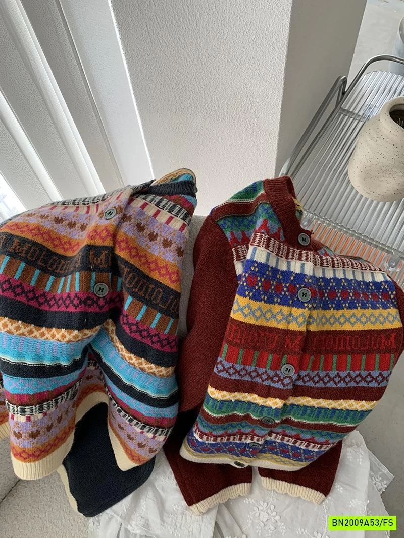 KHOÁC LEN HỌA TIẾT THỔ CẨM