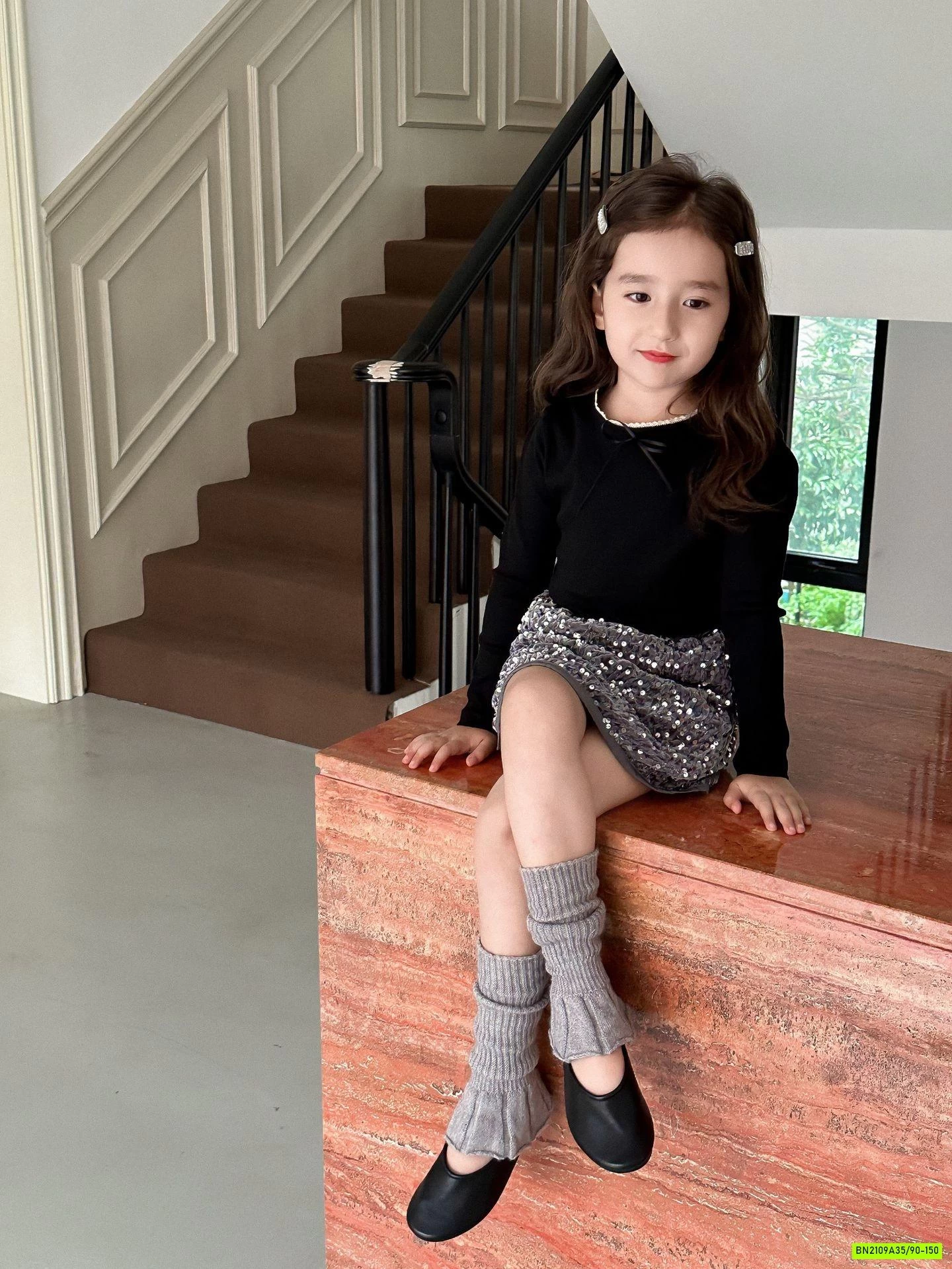 ÁO THUN GÂN CỔ VIỀN REN GẮN NƠ