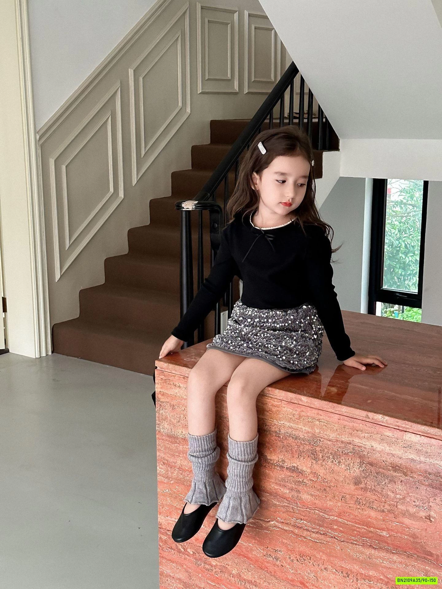 ÁO THUN GÂN CỔ VIỀN REN GẮN NƠ