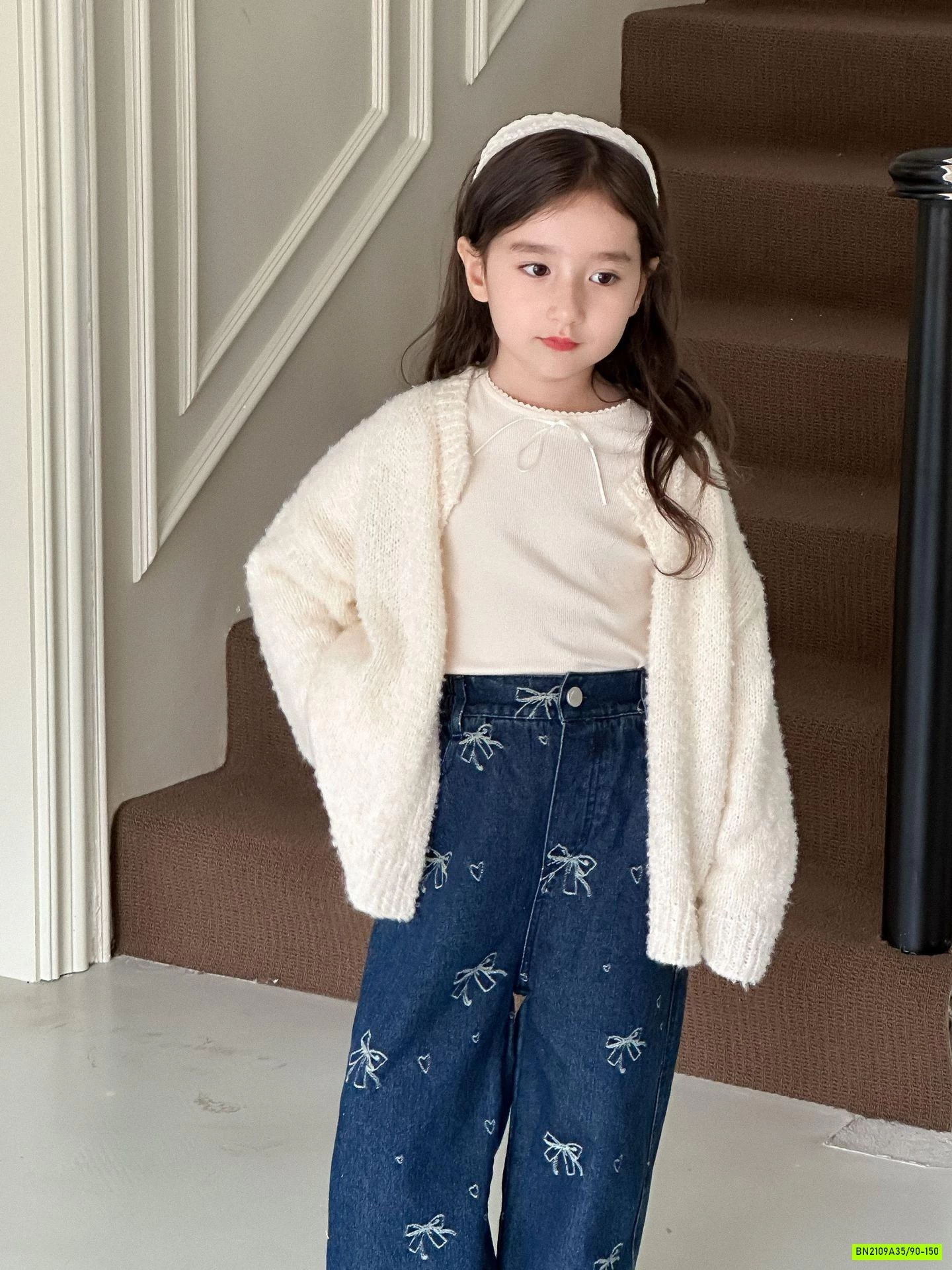 ÁO THUN GÂN CỔ VIỀN REN GẮN NƠ